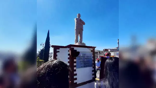 estatua-amlo.jpg