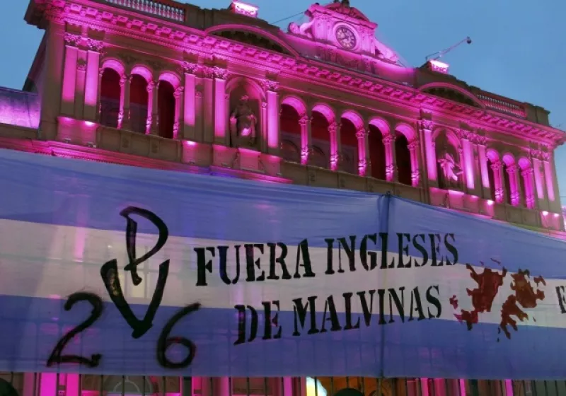 Es la manifestación de los argentinos que piden que los ingleses salgan de las Islas Malvinas