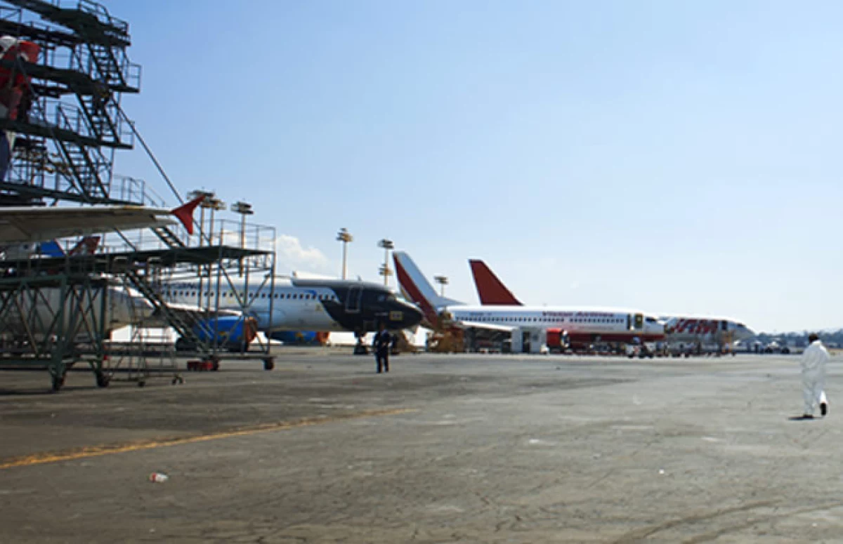 Exterior de la base que daba mantenimiento a 115 aviones de Mexicana.