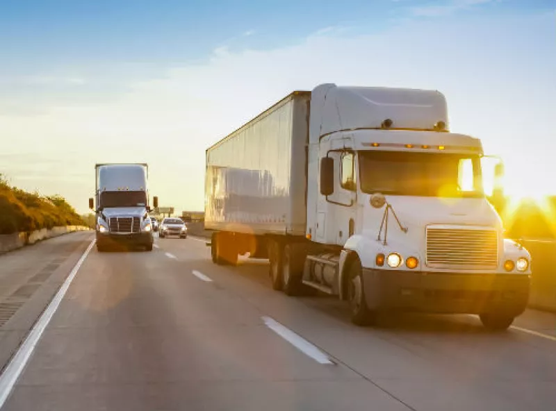 camiones en carretera