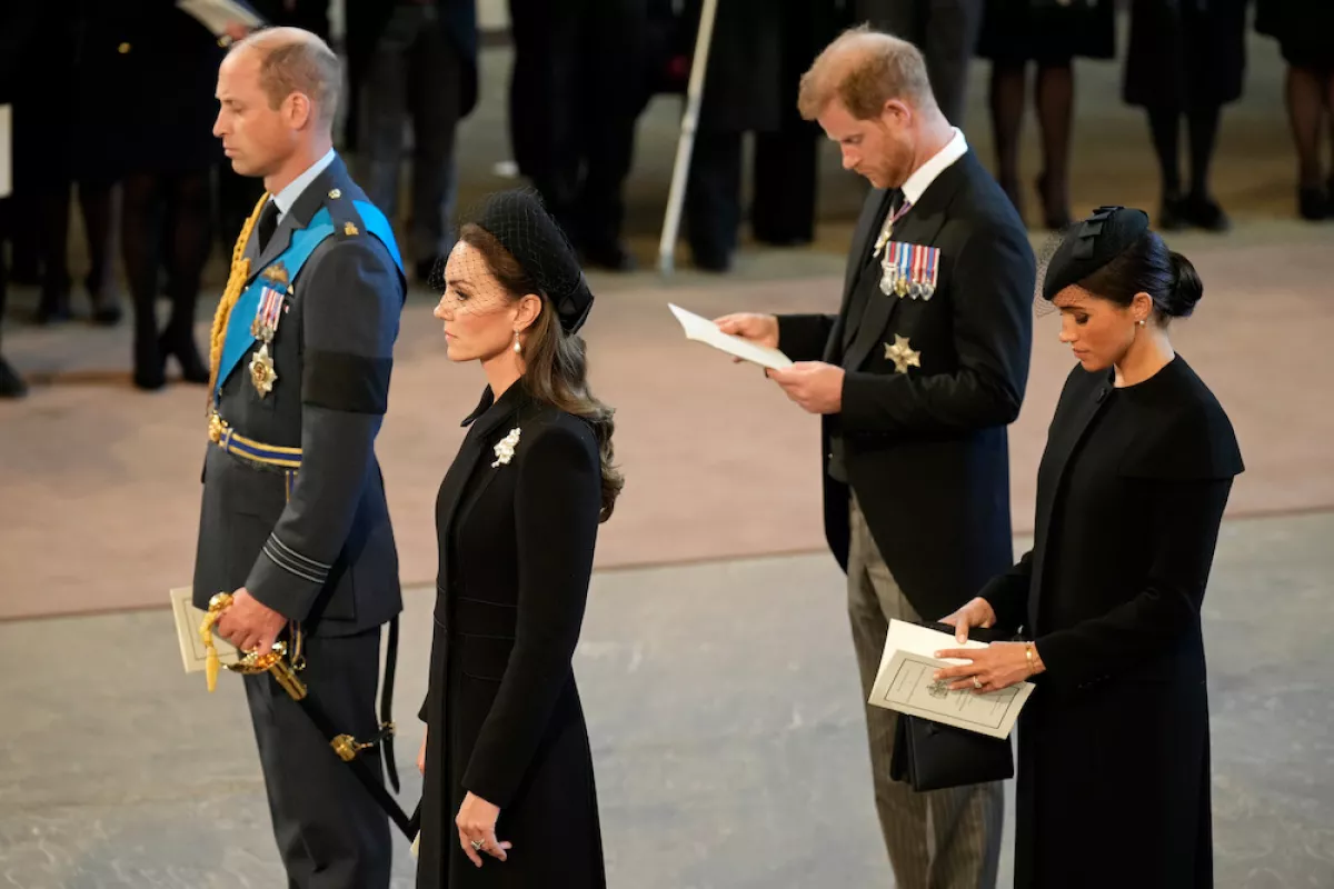 The Coffin Carrying Queen Elizabeth II Is Transferred From Buckingham Palace To The Palace Of Westminster