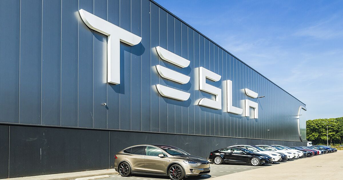 Almanya'daki Tesla fabrikası kundaklama iddiası nedeniyle üretimi durdurdu