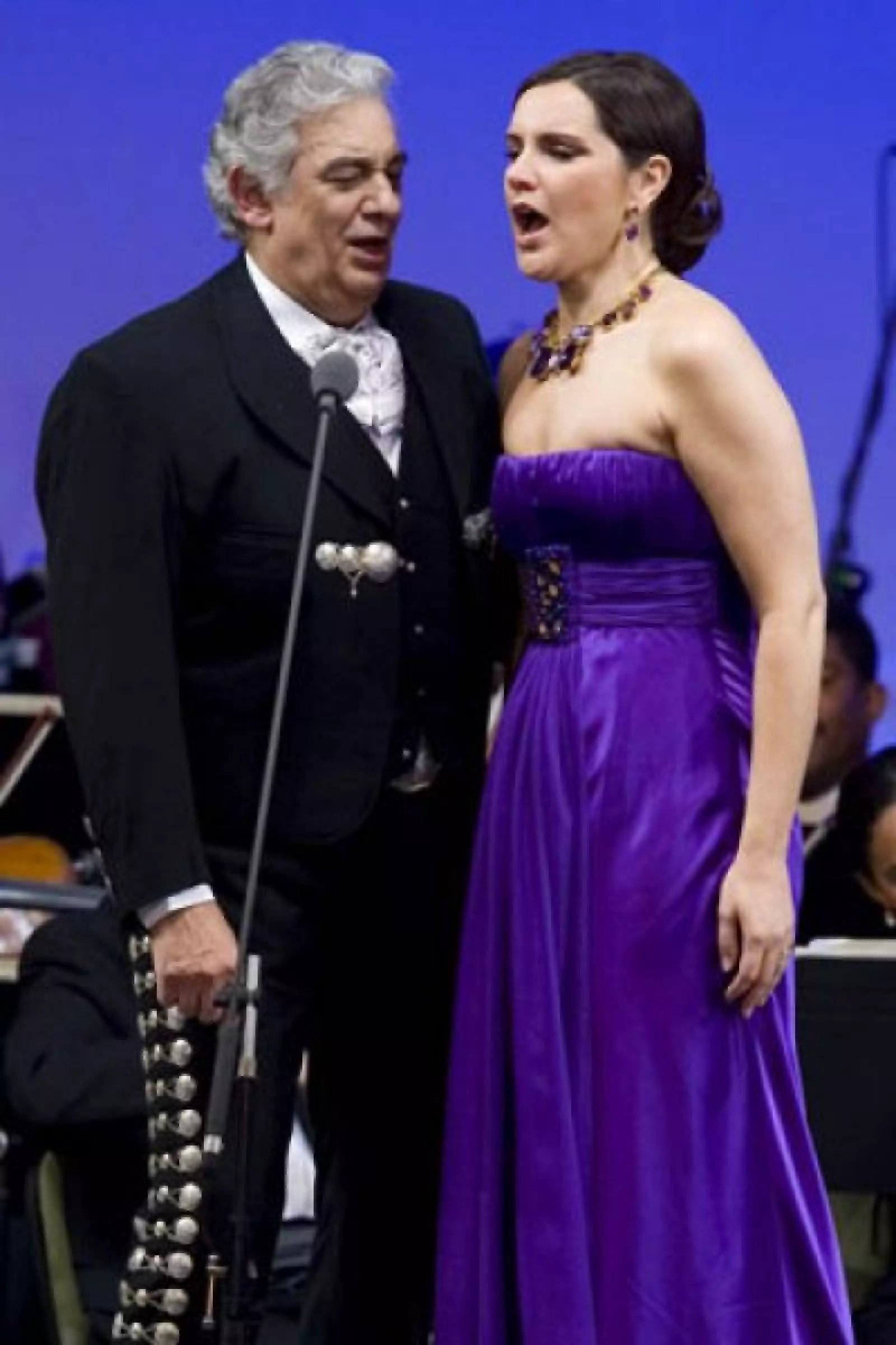 También se escucho `La Marcha de Zacatecas´, considerado el segundo himno mexicano, mismo que Plácido Domingo cantó a dúo con la soprano argentina Virginia Tola.