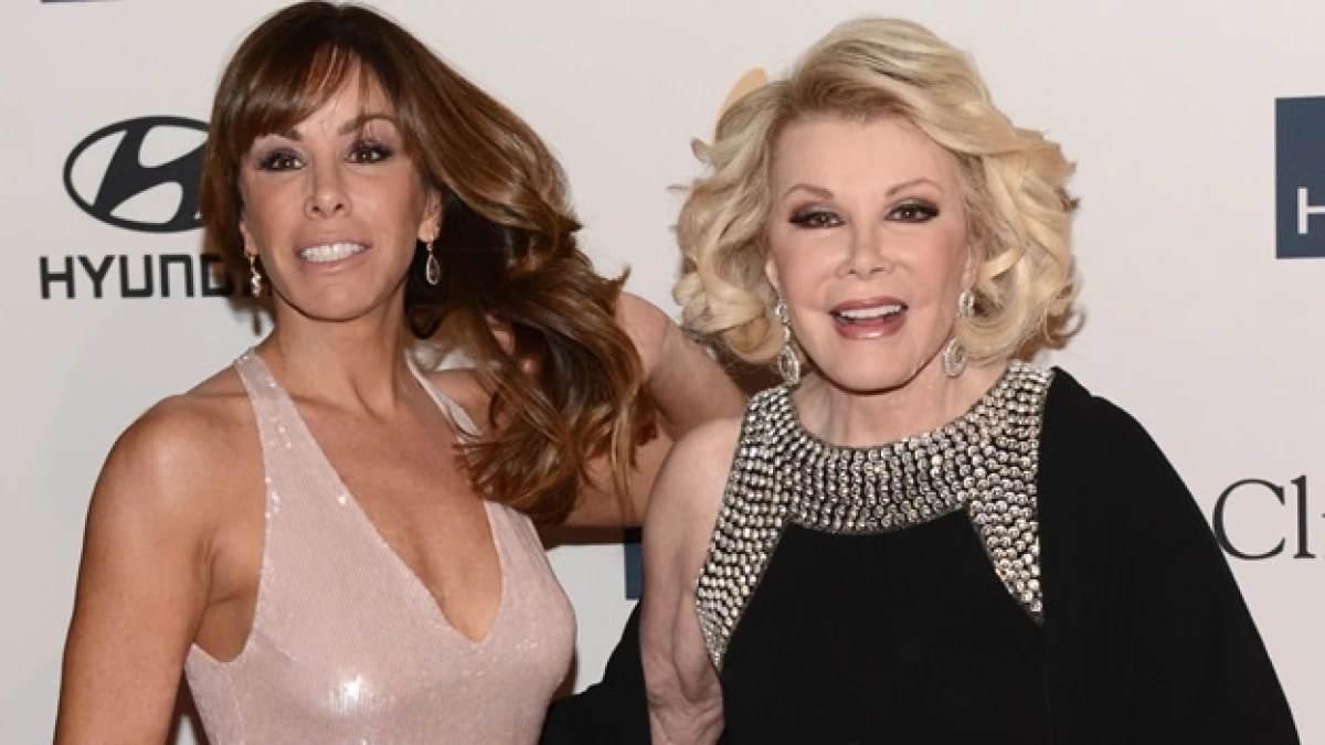 Melissa Rivers (izquierda) informó que su madre abandonó el hospital tras problemas cardiacos