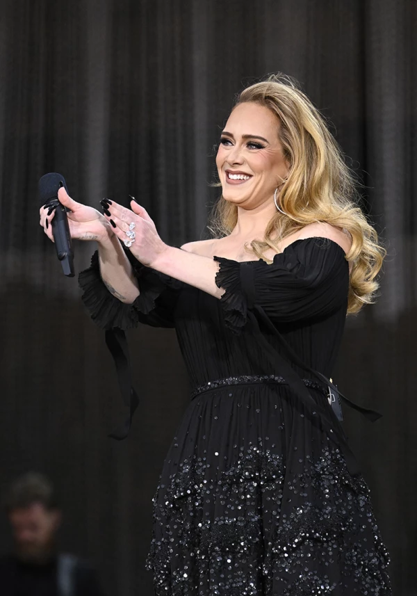 Adele regresa a los escenarios