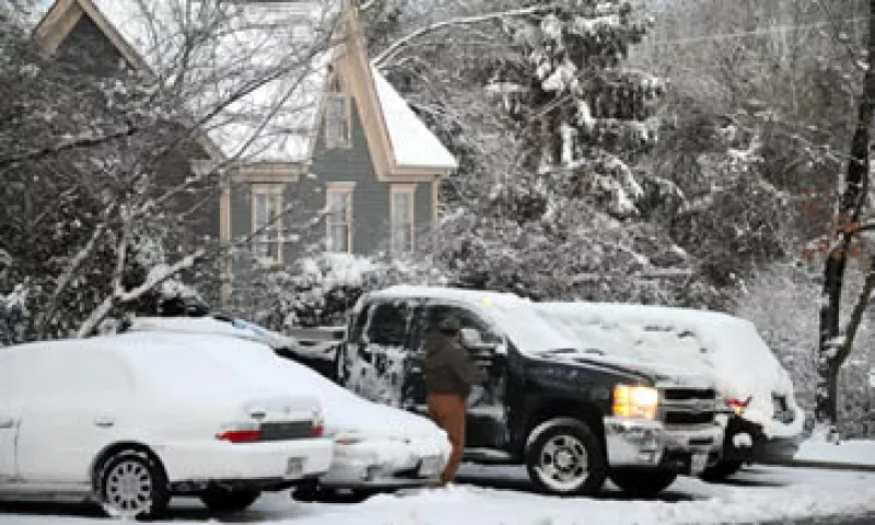 La temperatura de este martes ha causado la cancelación de 2,194 vuelos desde y hacia Estados Unidos. (Foto: Notimex)