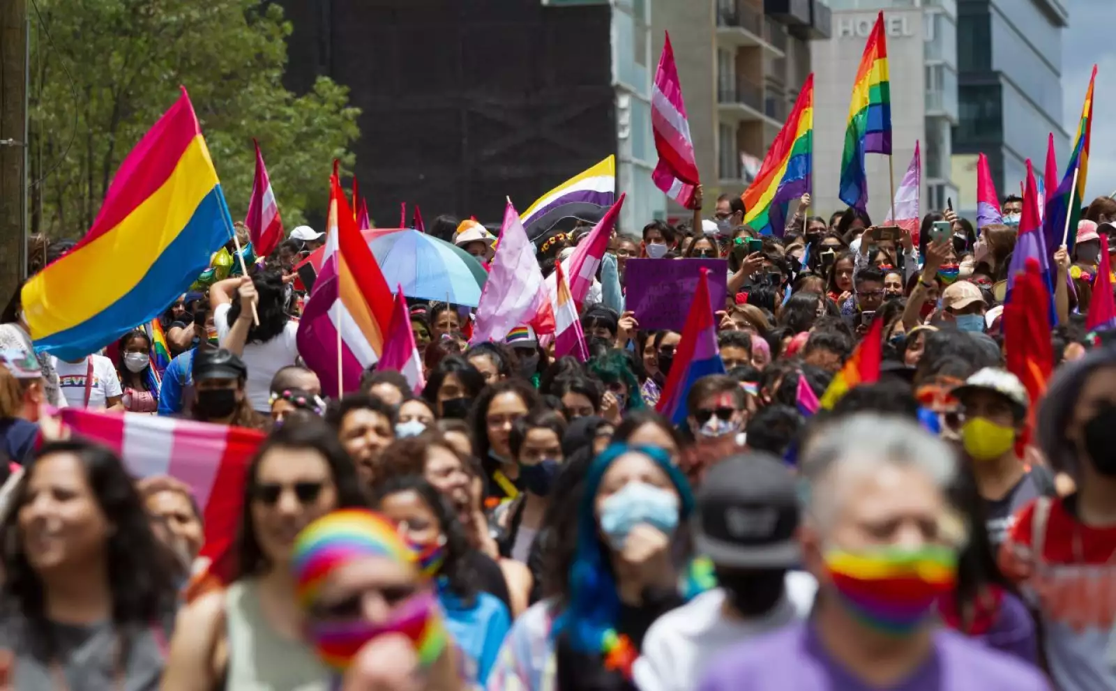 Miles de mujeres convocaron a la "Marcha Lencha", en la que protestaron por la diversidad sexual