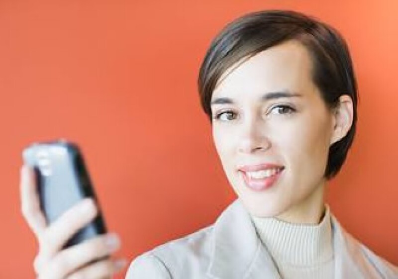 Los aparatos celulares han pasado de ser un simple medio de comunicación móvil a una respuesta comunicativa integral. (Foto: Jupiter Images)