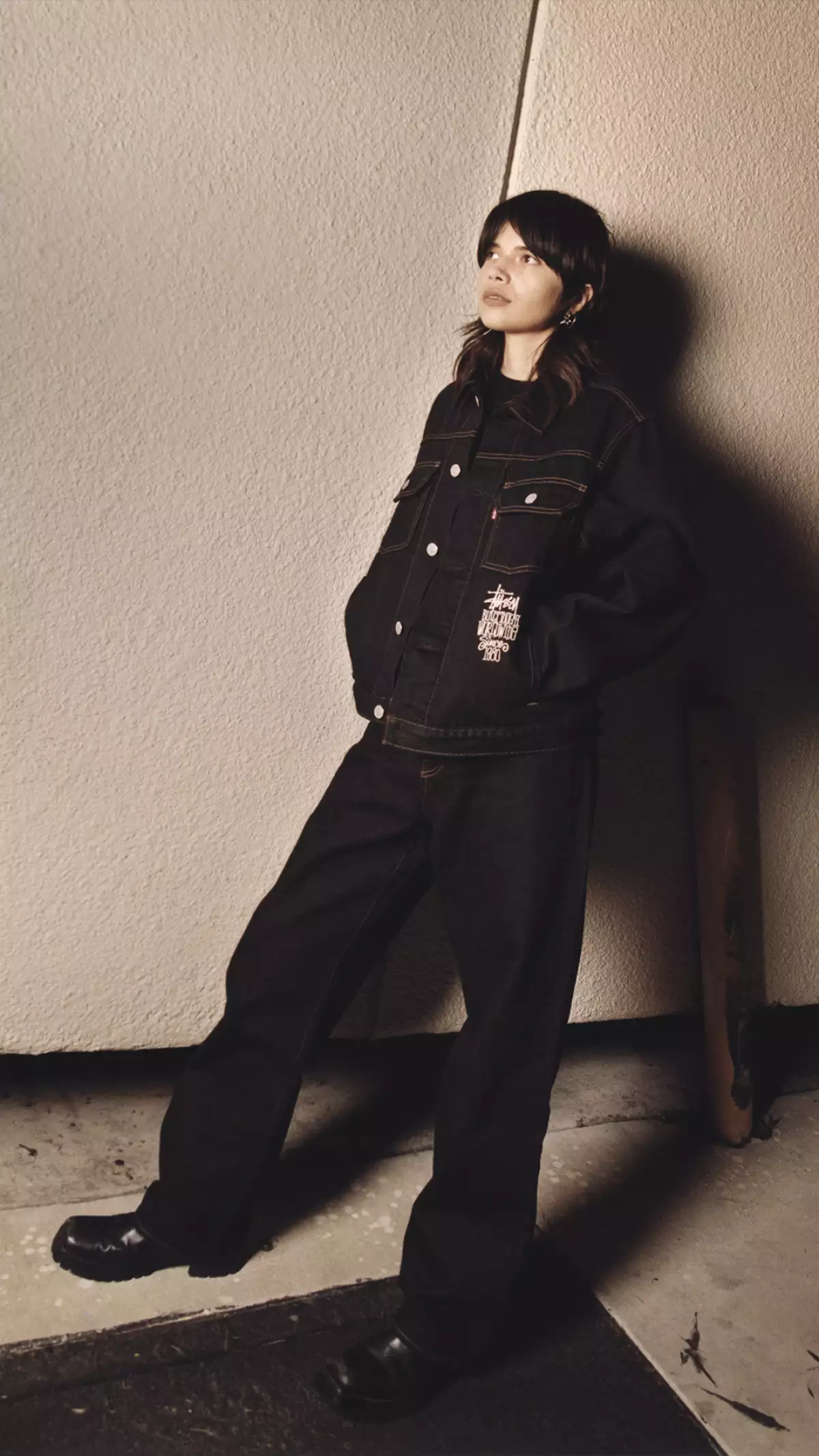 Stüssy y Levi's crean cuatro piezas que elevarán tus looks de 0 a 100