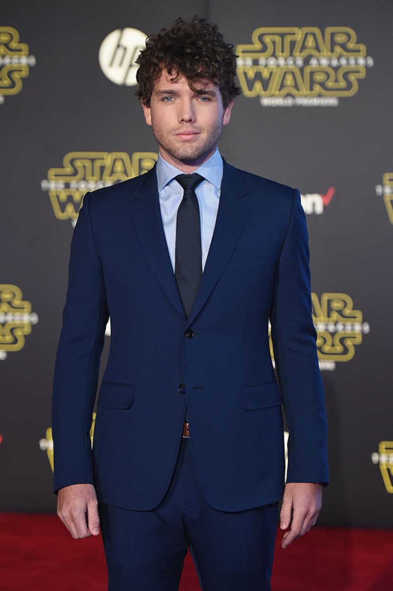 El hermano menor de Taylor hizo su primera aparición solo en una red carpet.