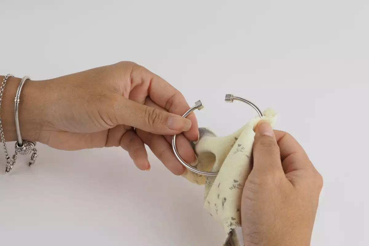 Jewellery cleaning