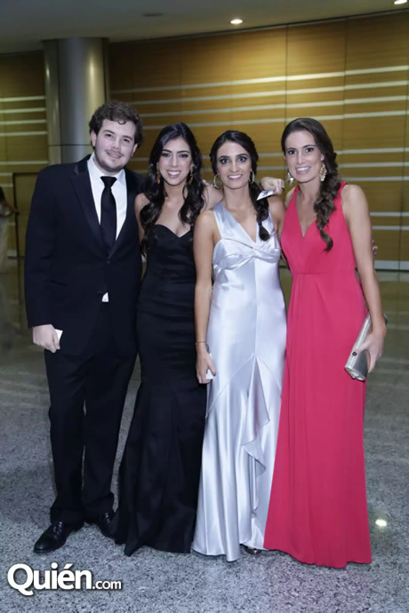 Santiago Cortina,María Martínez,Christiane Sertvitge y Maite Apaolasa