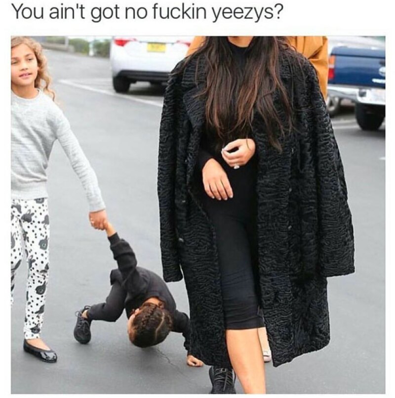 Rob hizo meme a North y su caída.