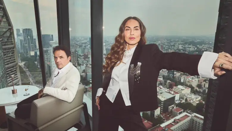 Fernando Rovzar y Bárbara Mori posan para la lente de Quién. 