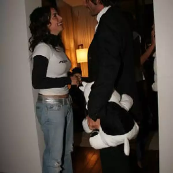 Claudia Lizaldi, Ricardo Hernández