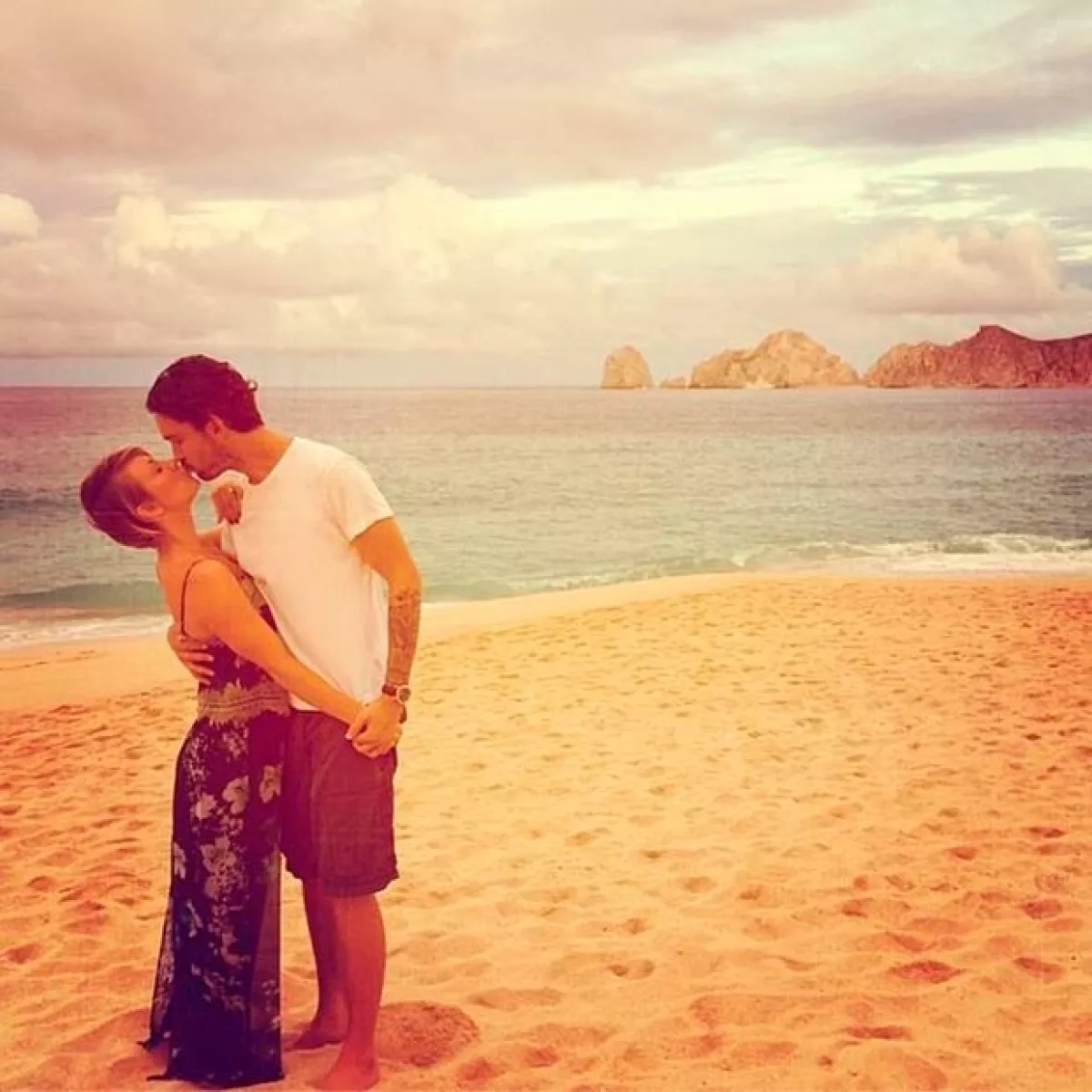 Kaley Cuoco también fue otra de las celebrities que quedó enamorada de las playas de Puerto Vallarta,  Jalisco.
