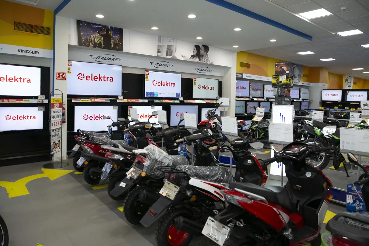Elektra se despidió de sus clientes a través de una publicación en Facebook. 