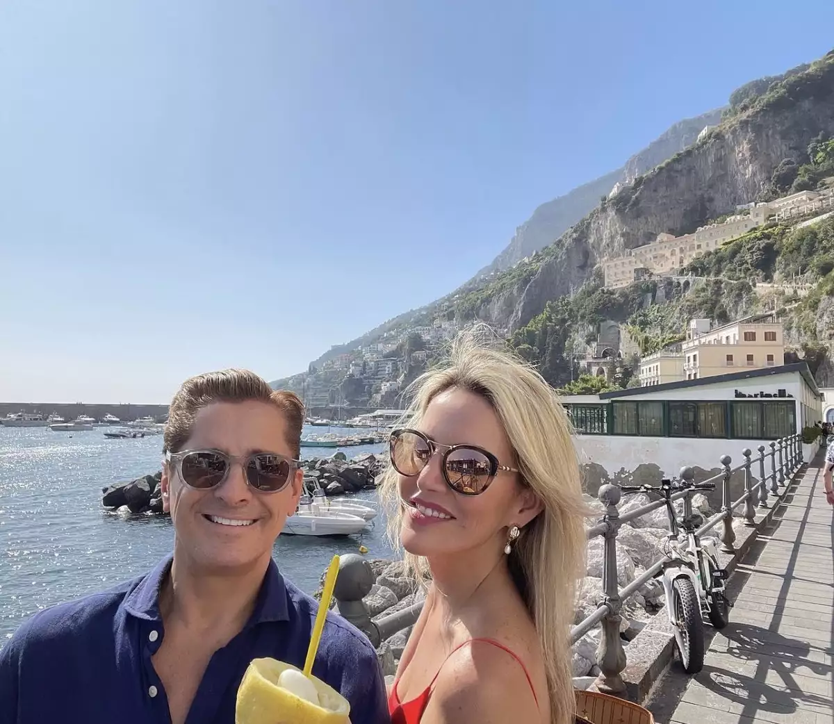 Así las vacaciones de Alejandro Basteri y Mariana Otero
