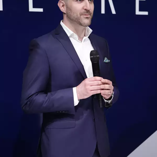 Lanzamiento de Tailored, de Nautica