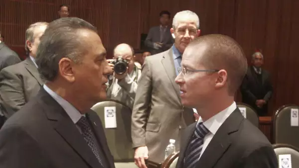 El priista Manlio Fabio Beltrones (izquierda) y Ricardo Anaya del PAN (derecha), han fijado su postura entorno a la contienda electoral en Tamaulipas.