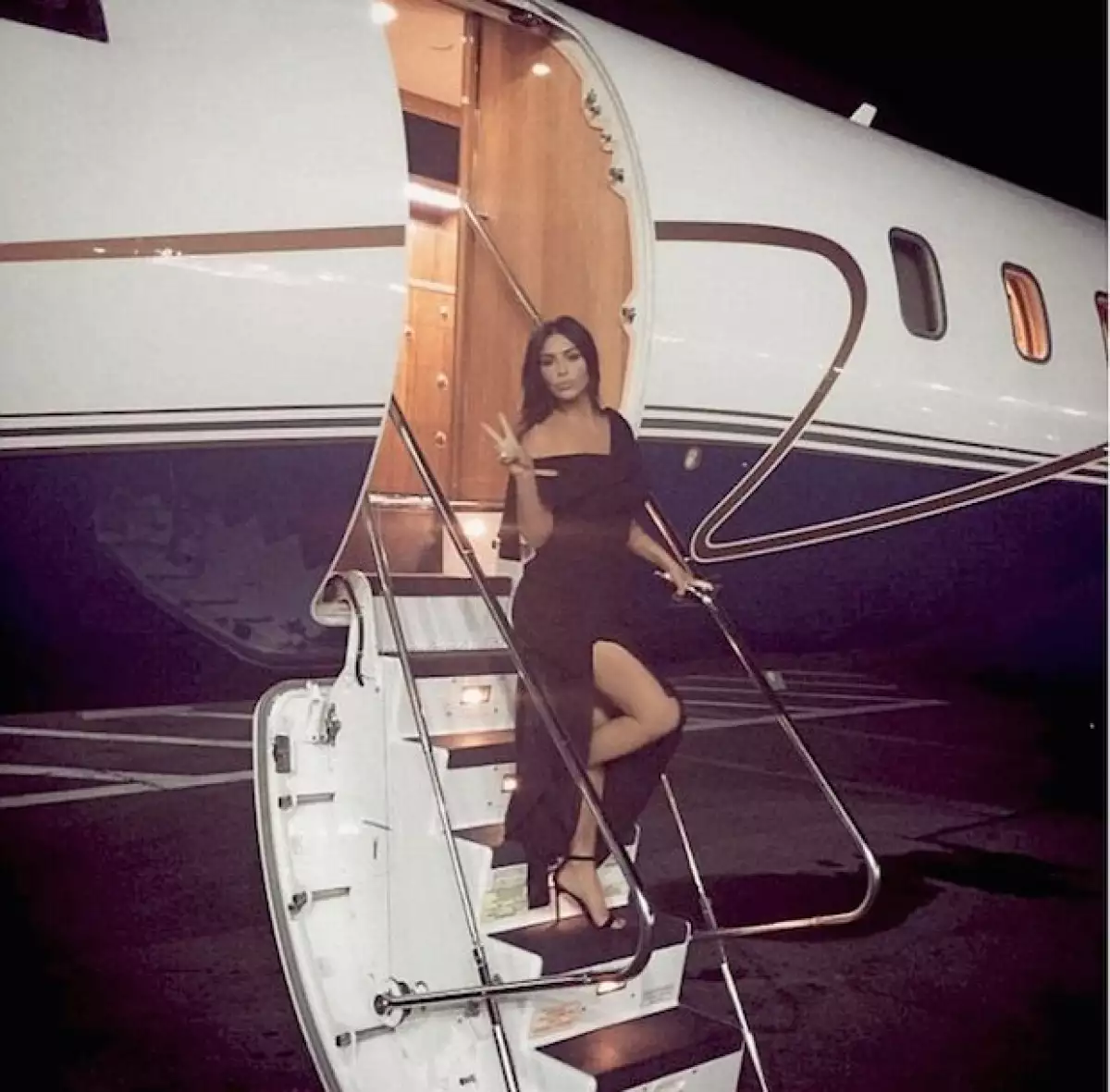 La celebridad presumió a sus fans a través de Instagram y Snapchat cómo son sus viajes en el jet, sin embargo no es tan lujoso como podrías imaginar.