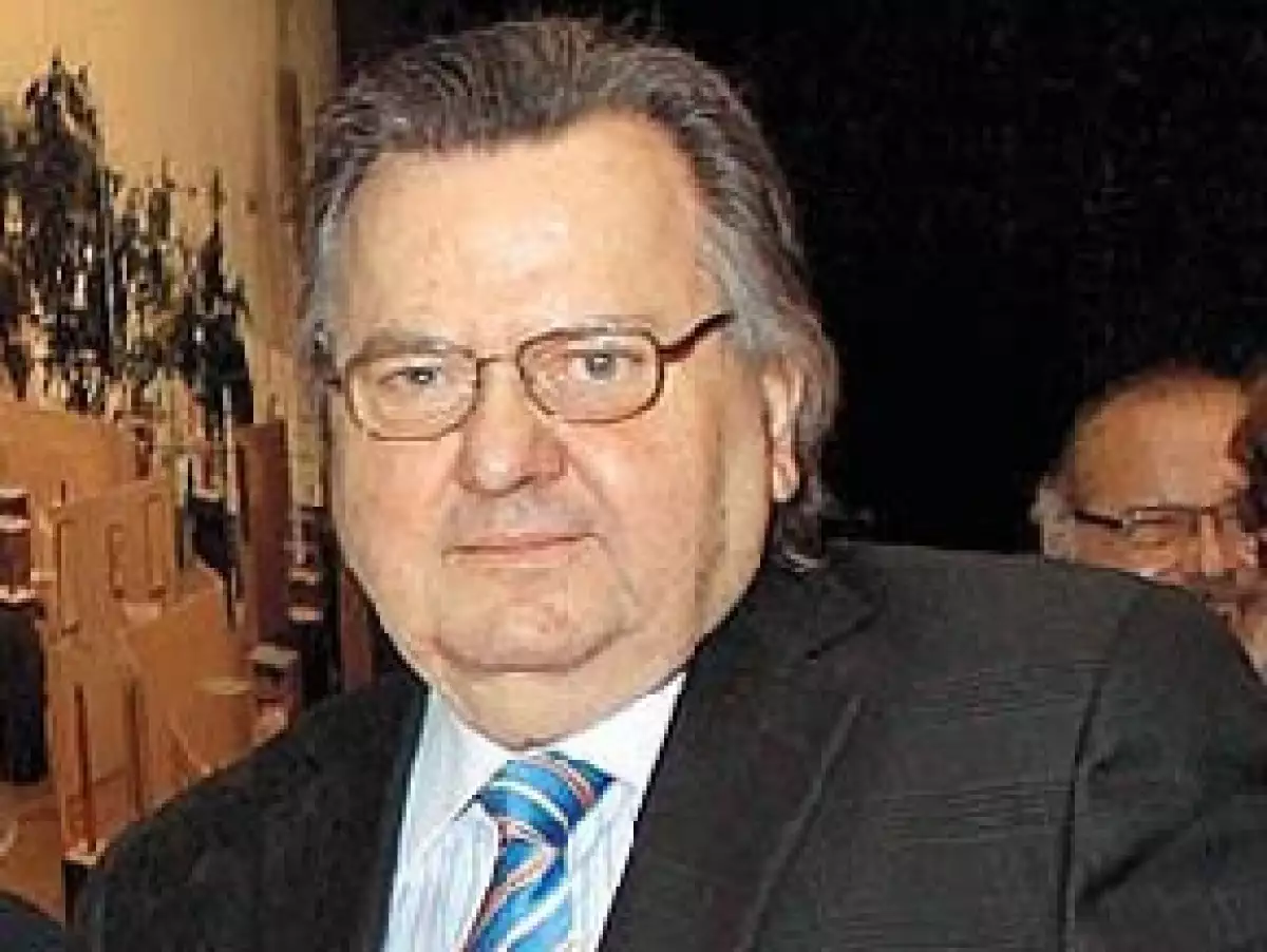 El promotor de arte fue acusado de presunta apropiación indebida de bienes en el extranjero.