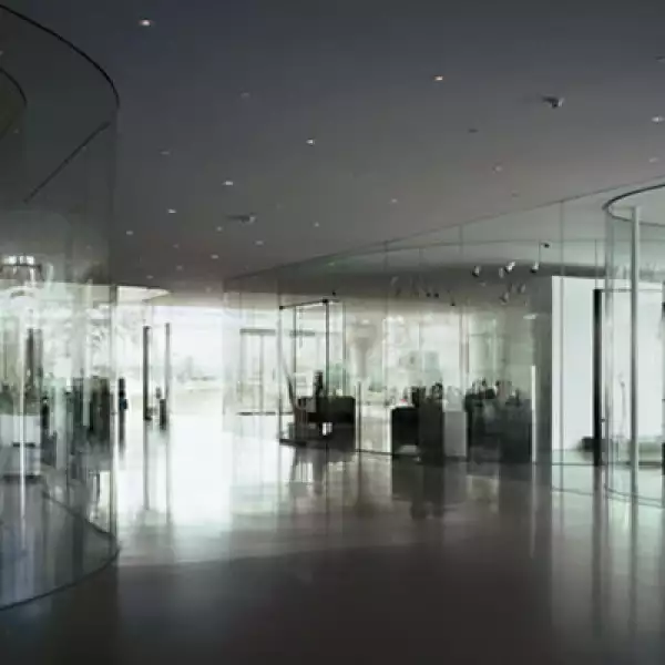 El Glass Pavillion, en el Toledo Museum of Art, en Ohio, es uno más de los edificios en los que los ventanales permiten tener vistas distintas a medida que se recorren las exposiciones.