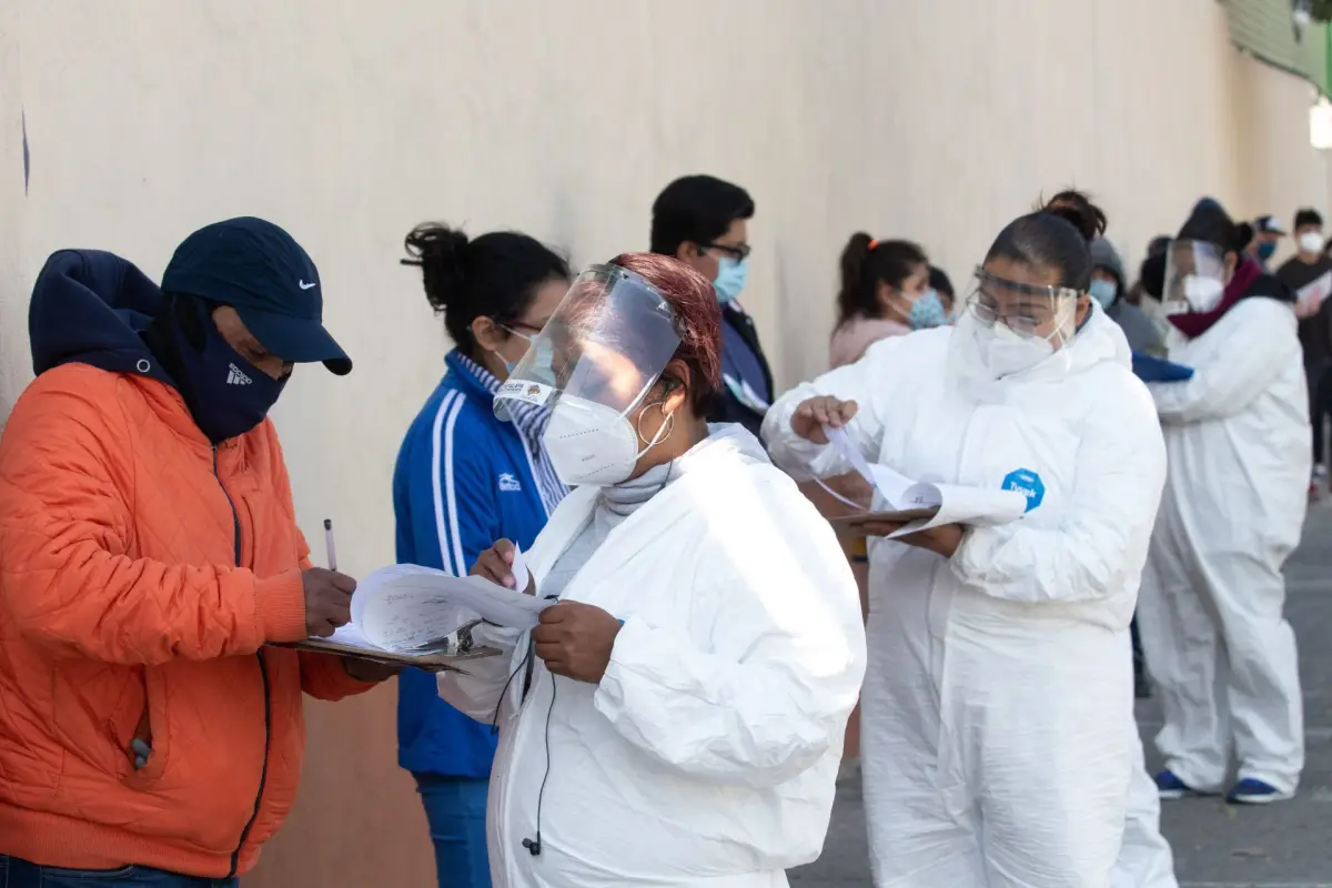 Personal Médico realizó pruebas de antígeno o conocidas como "pruebas rápidas" a capitalinos que presentaron síntomas de Covid-19 en el kiosko de Prolongación Allende San Ignacio, alcaldía Iztapalapa