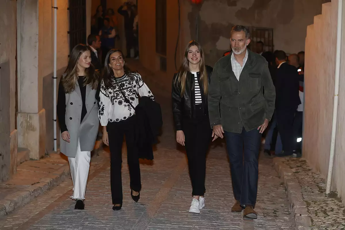 La infanta Sofía de España estrena sonrisa, su hermana Leonor aún está en proceso