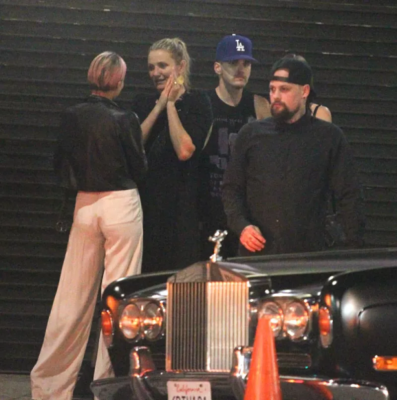 Los recién casados disfrutaron de una cena con el hermano de Benji, Joel, y su esposa, Nicole Richie, quien resulta ser gran amiga de la actriz de Los Ángeles de Charlie.