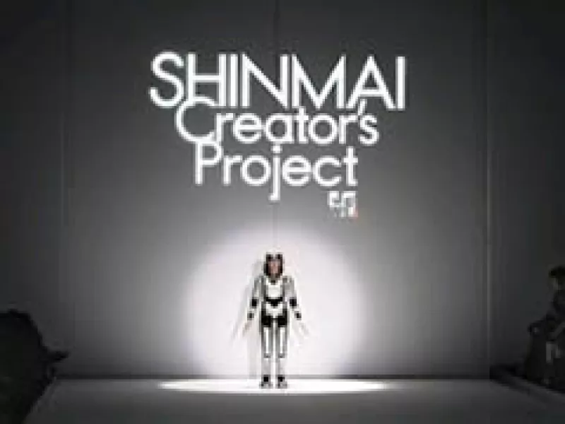 El HRP-4C despertó la curiosidad de los asistentes al evento. (Foto: AP)