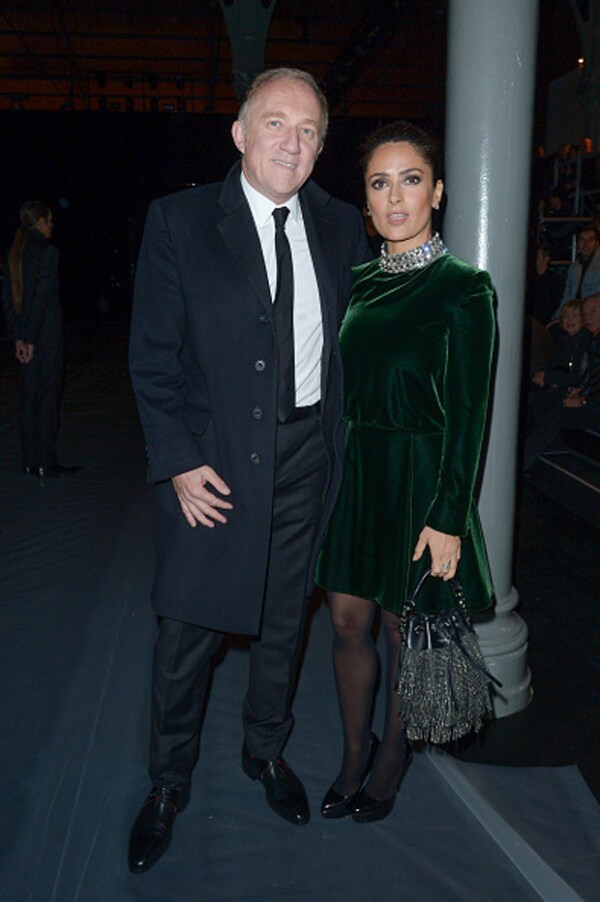 La actriz mexicana acudió al desfile con su esposo Francois-Henri Pinault.