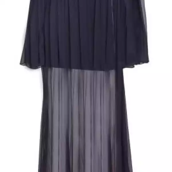 Para las amantes de las transparencias, atrévete a llevar este vestido de Kris Goyri.