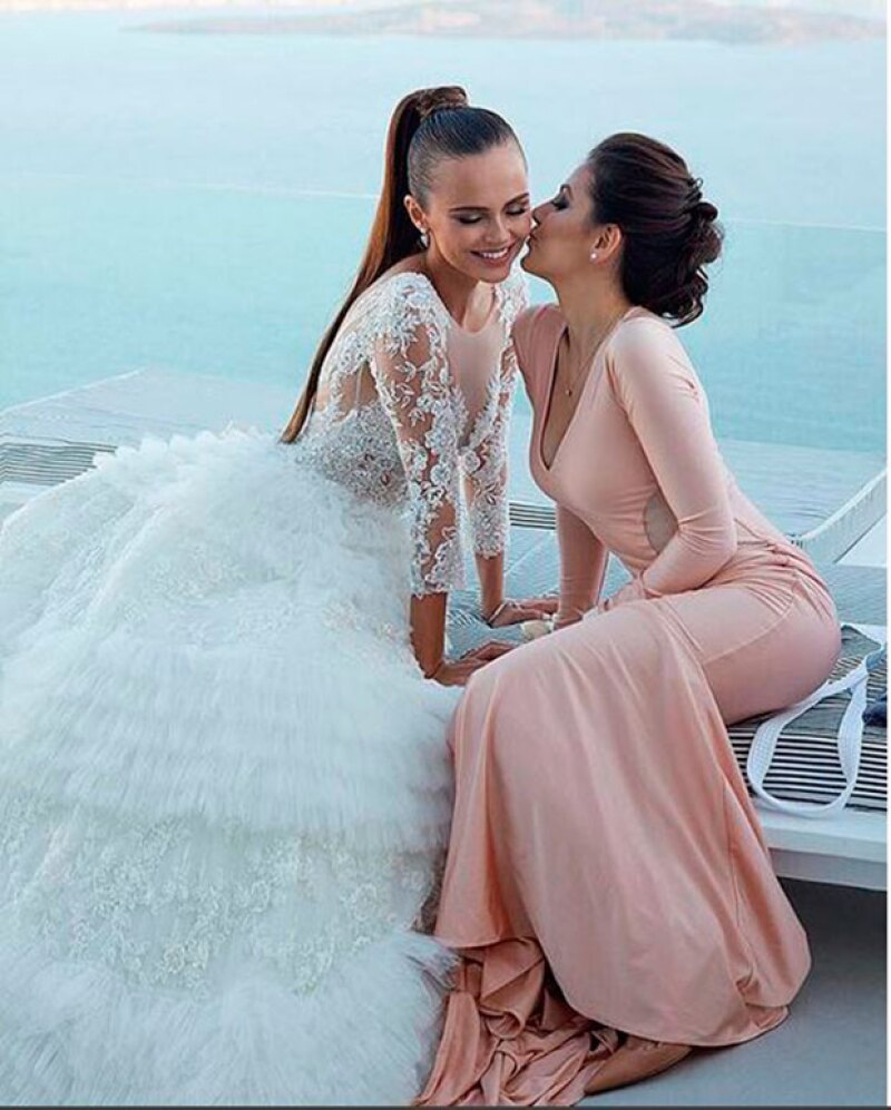 Xenia junto a su mejor amiga y dama de honor.