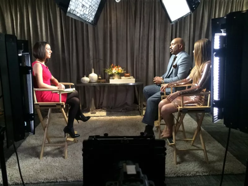 Una fotografía es la que demuestra el detrás de cámaras del tan esperado reencuentro entre ambos personajes, que fueron protagonistas en la pasada edición de Miss Universo.