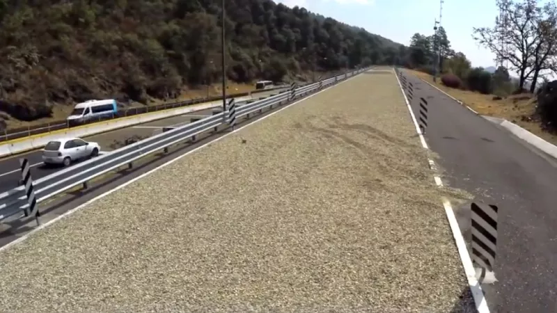 Rampas de emergencia para frenado en carreteras: cómo identificarlas y dónde encontrarlas