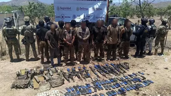 Operativo de la Marina tras detener a 13 miembros de Los Chapitos en Sinaloa