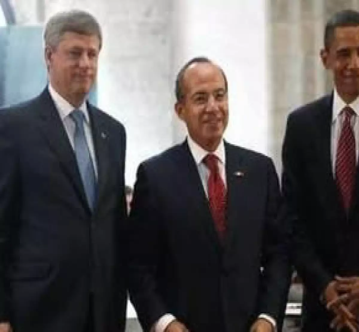 Stephen Harper, Felipe Calderón y Barack Obama trataron diversos temas entre los que se encontraron la crisis, narcotráfico, influenza y visas.