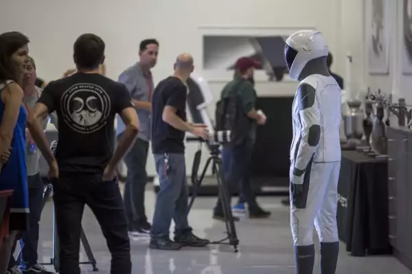 SpaceX viaje tripulado Elon Musk