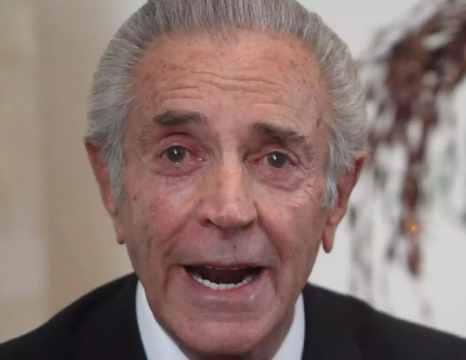 Julio Alemán ¿sorprendido?