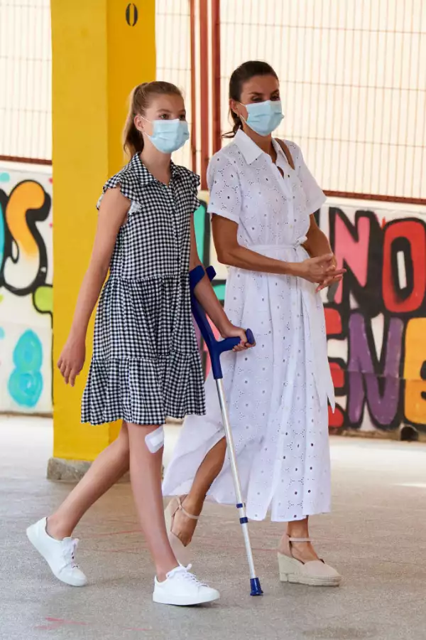 Infanta Sofía y la reina Letizia de España