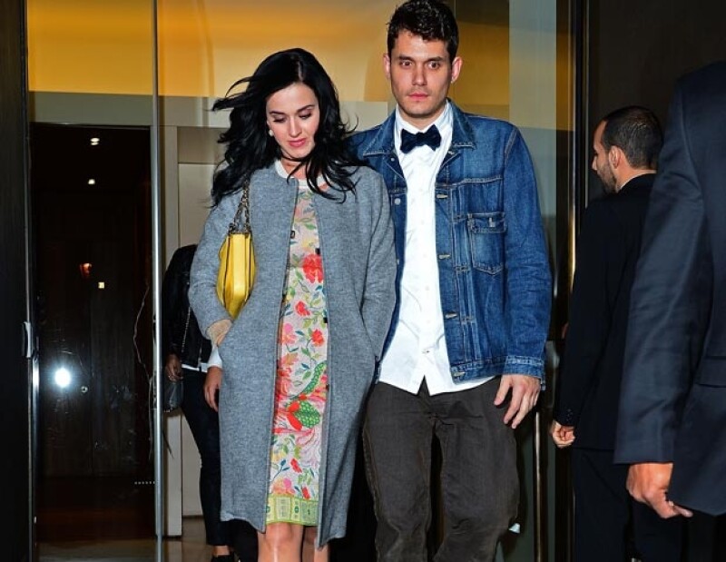 Katy y John ya no se esconden de la prensa pero prefieren no dar declaraciones sobre su relación.