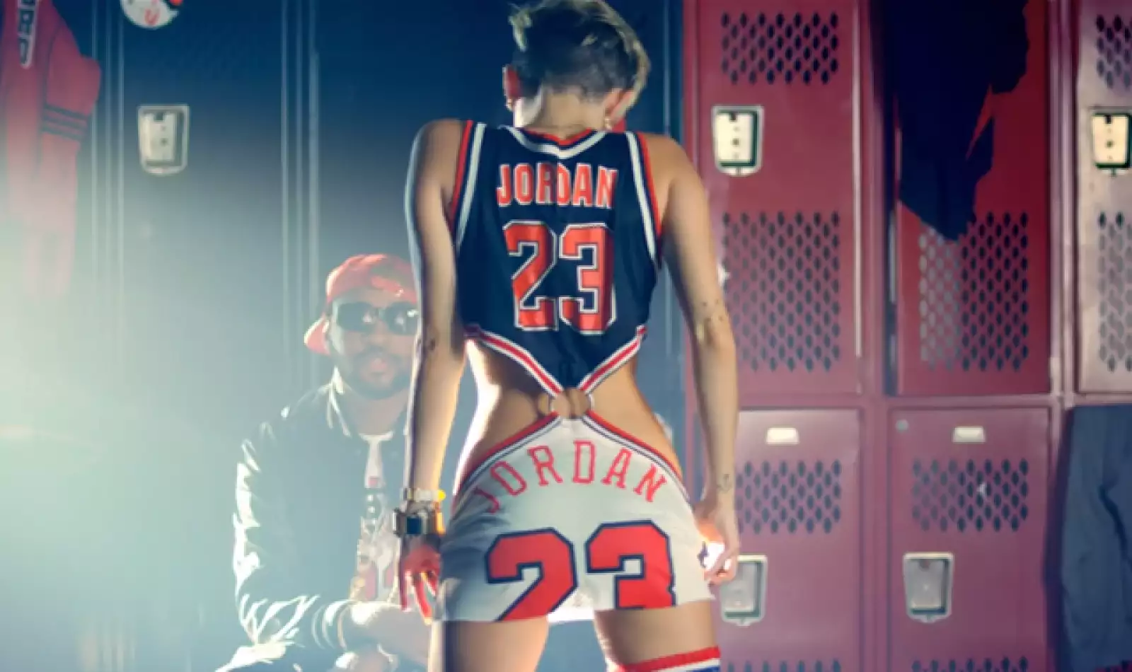 Aunque han criticado mucho su actitud en público, Miley busca ser siempre sensual en sus videos.