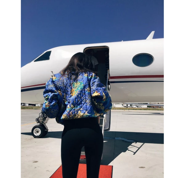 Presumiendo su estilo en Hermès.