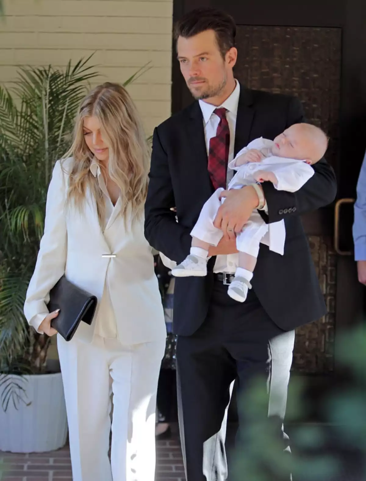 Ayer por la tarde los padres de Axl Jack acudieron a una iglesia de Los Ángeles para realizar este sacramento a su primer hijo.