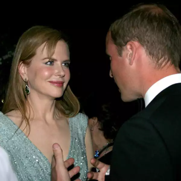 La actriz se vio platicando muy animadamente con el Príncipe Guillermo.