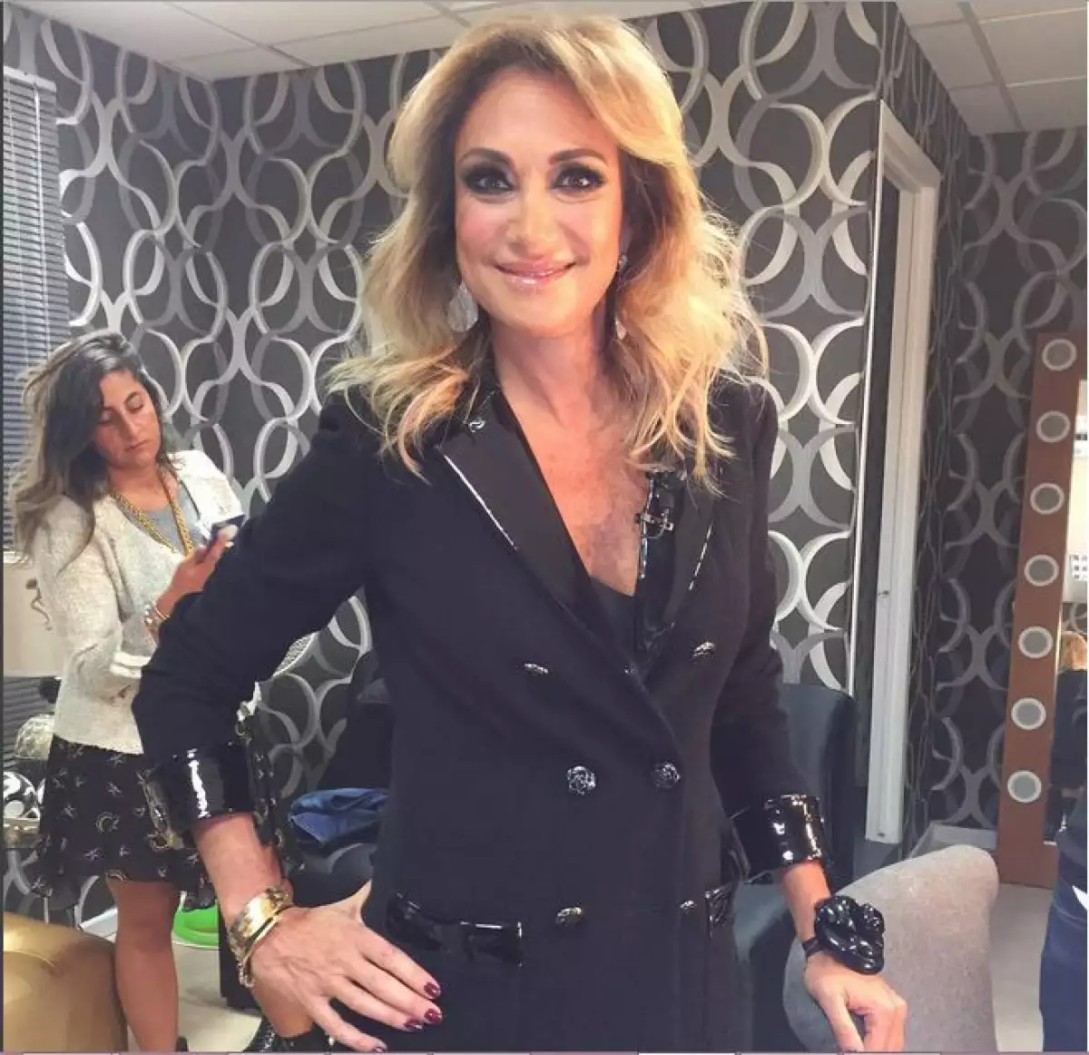 La conductora lució muy guapa durante la primera emisión del nuevo Big Brother y presumió su look en Instagram.