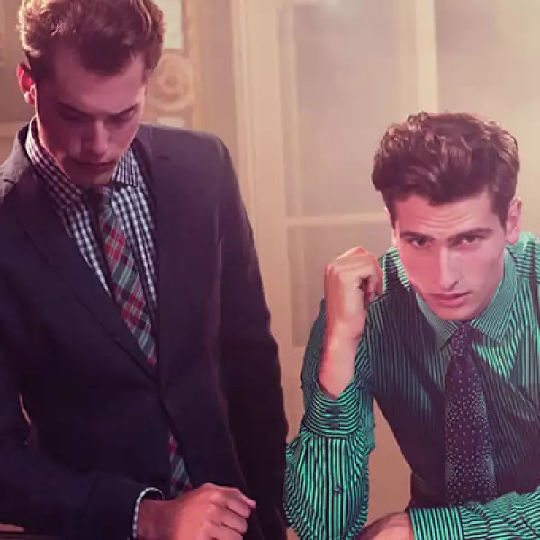 Otra opción para combinar patrones son las diferentes inclinaciones de las rayas en piezas como camisas y corbatas.