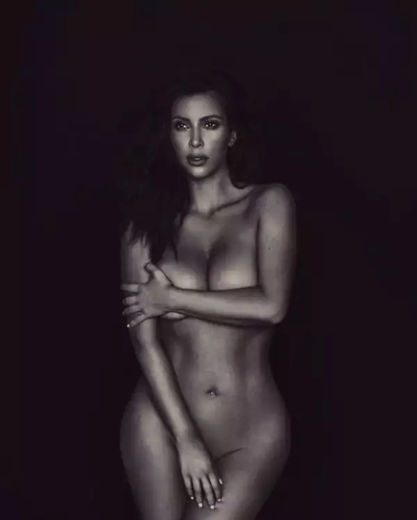 Kim volvió a compartir una foto desnuda luego de la polémica que causó su selfie.