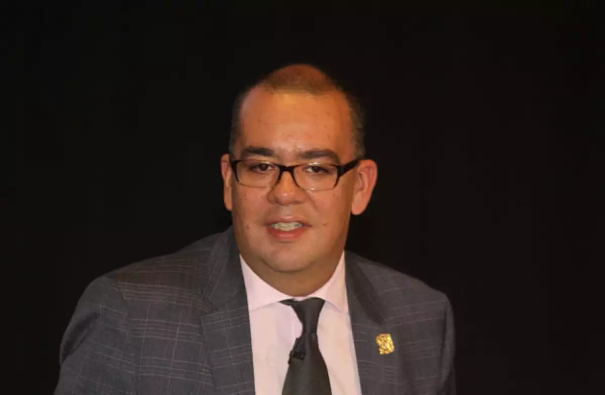 El ex director de TV UNAM se negó a retractarse de su crítica hacia "El Divo de Juárez" y sólo pidió disculpas por emitirla en un momento inoportuno.